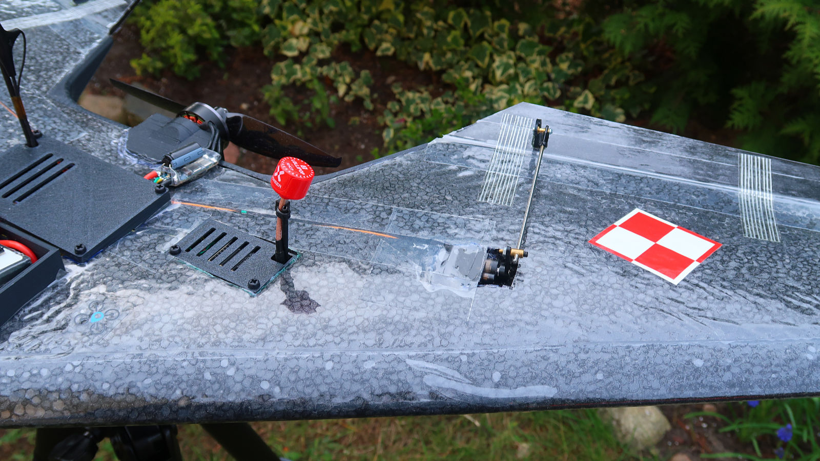 Compact Flying Wing Black 90