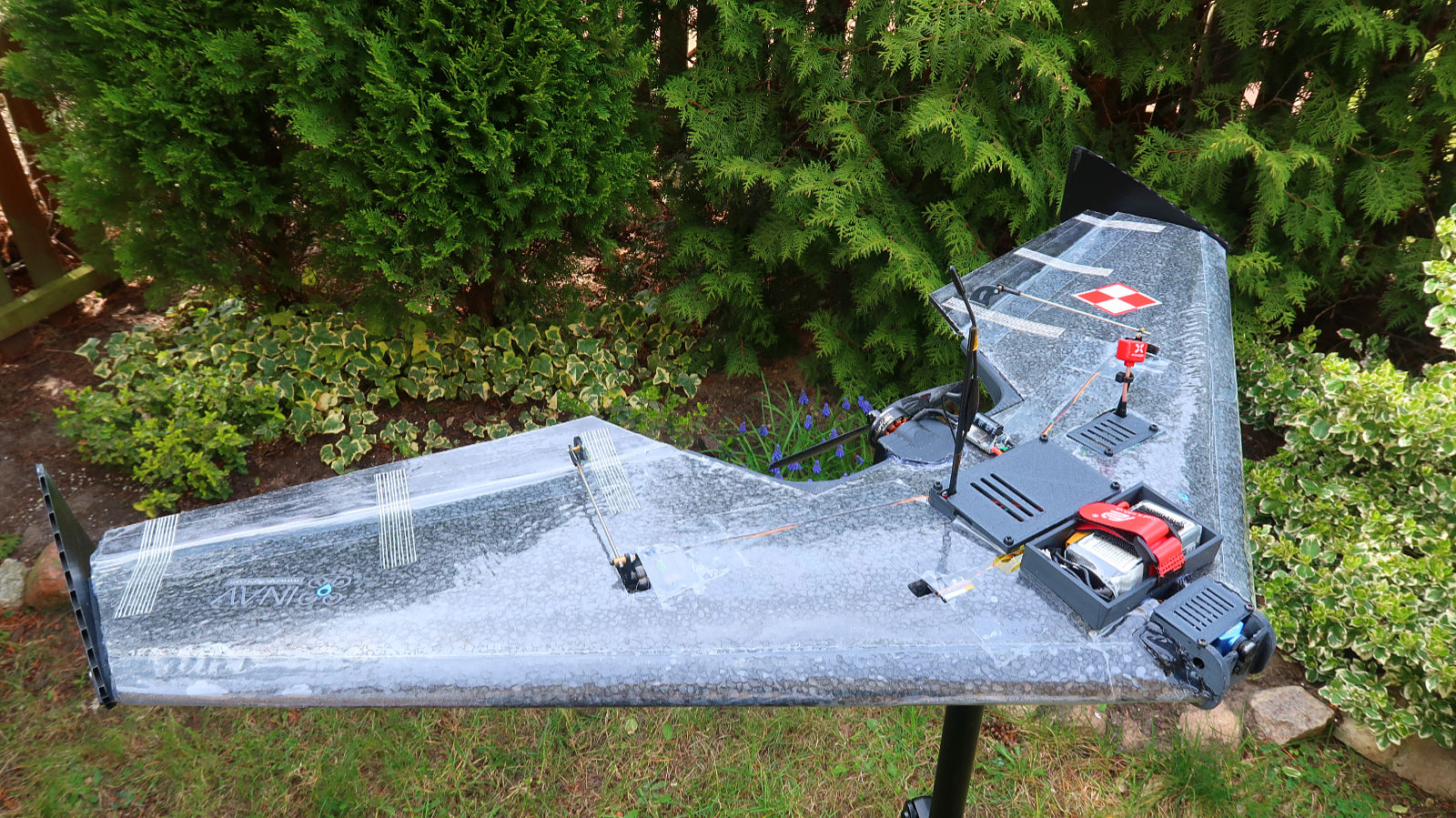 Compact Flying Wing Black 90