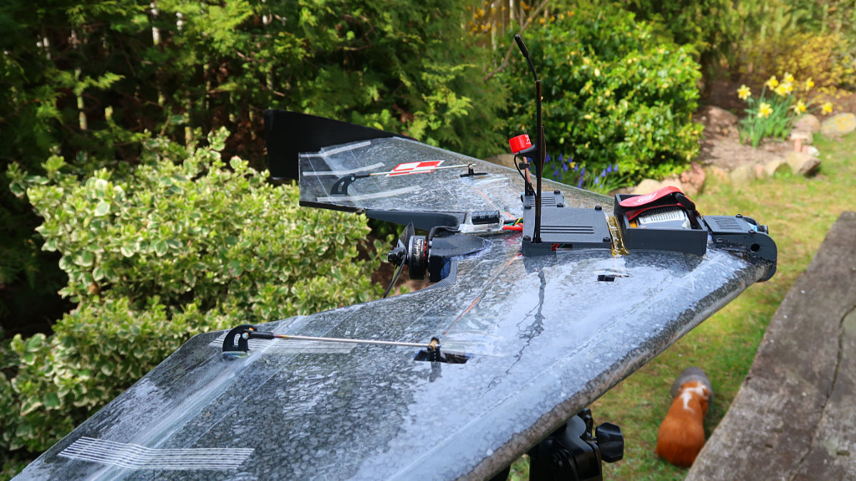 Compact Flying Wing Black 90