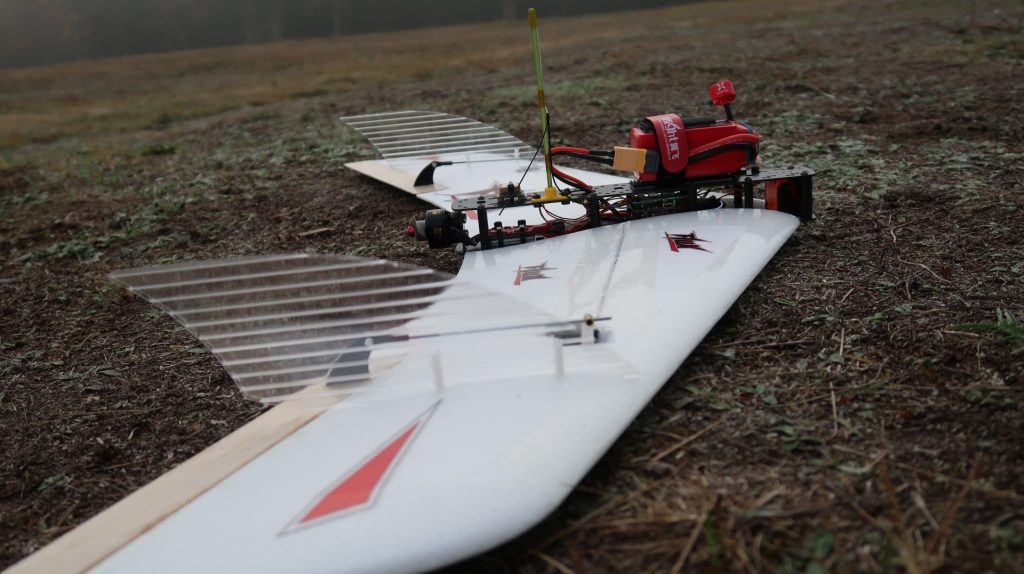 Flybot Flux - freestyle FPV flying wing